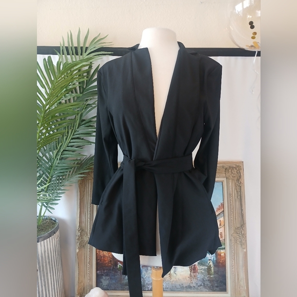 Wynne Layers Jackets & Blazers - Nwt WYNNE LAYERS Chic Black Women's CHIC Blazer with Belt SZ MED